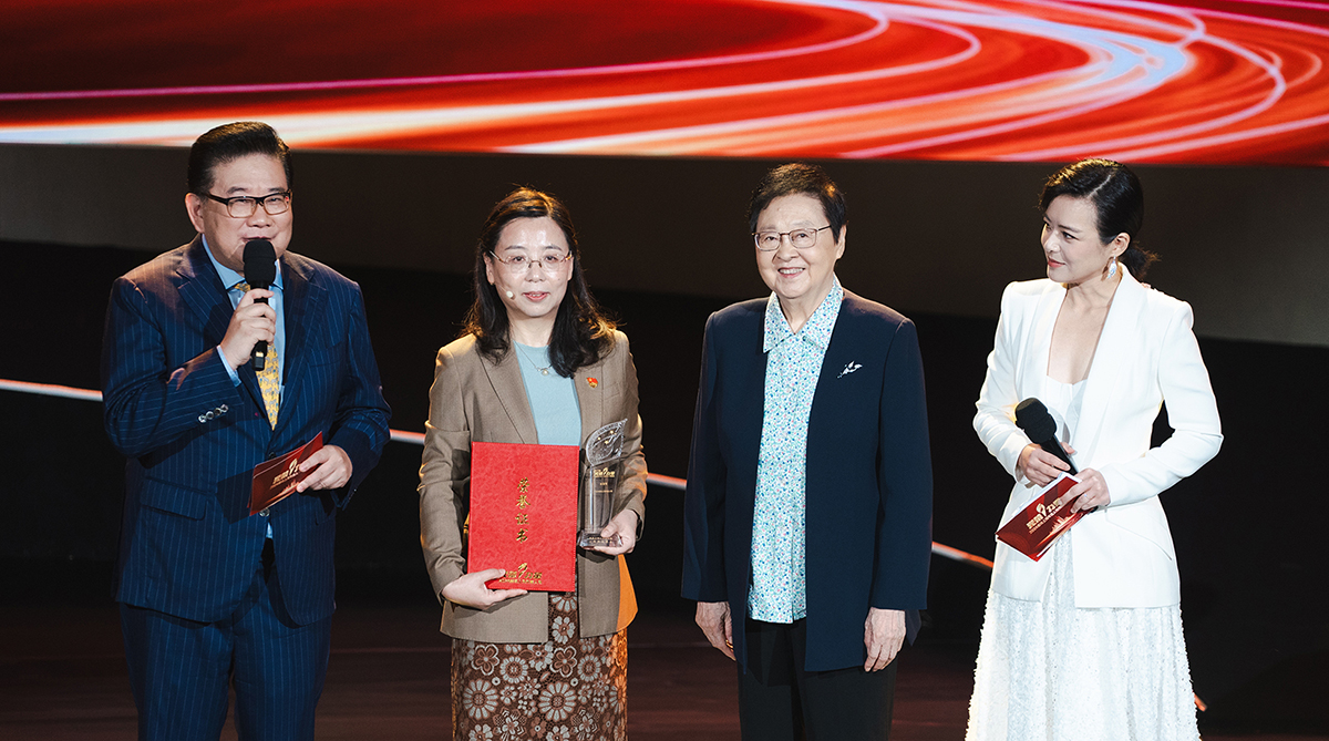 光荣与力量 | 必赢集团bwin总经理左亚军当选“2024感动上海年度人物”